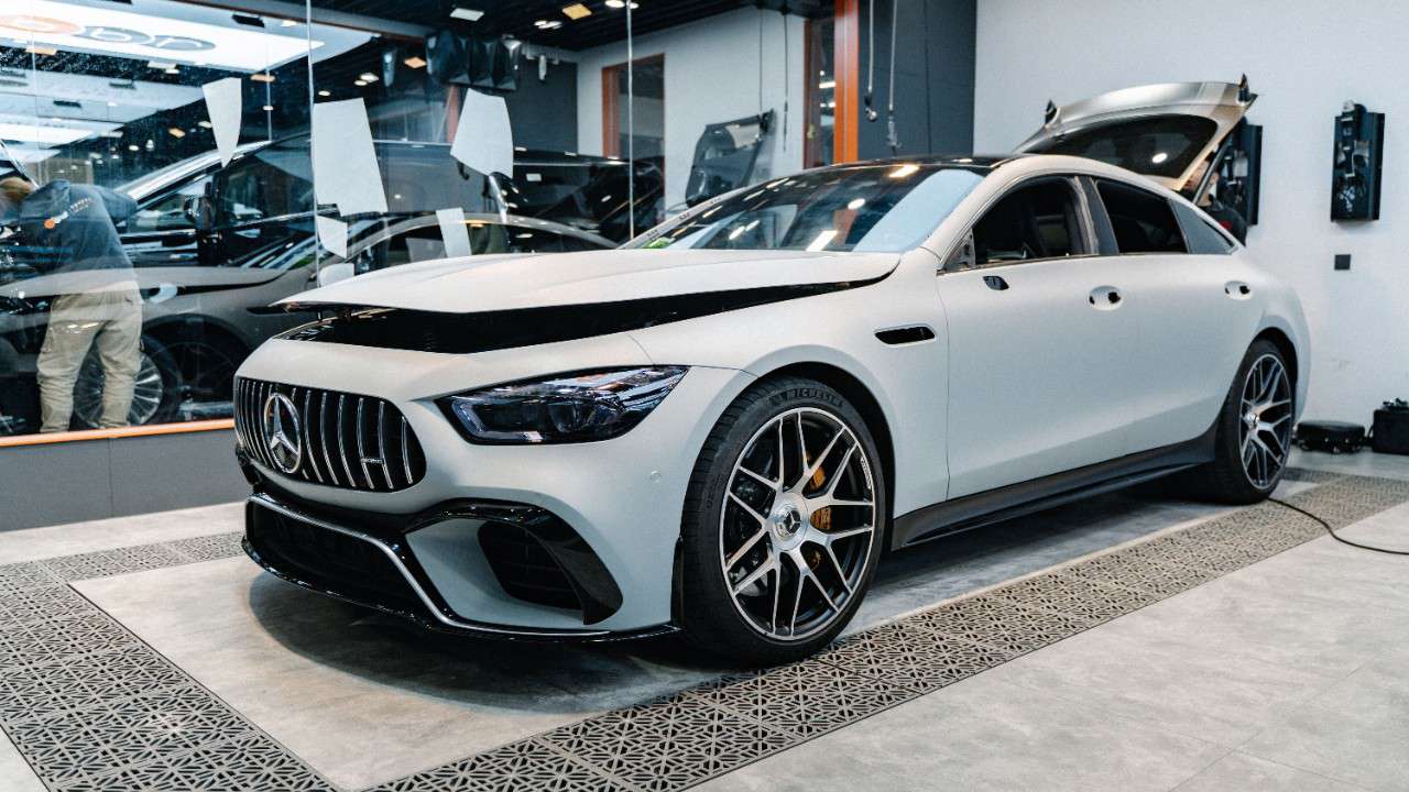 奔驰 AMG GT63S 施工缎面战舰灰改色膜