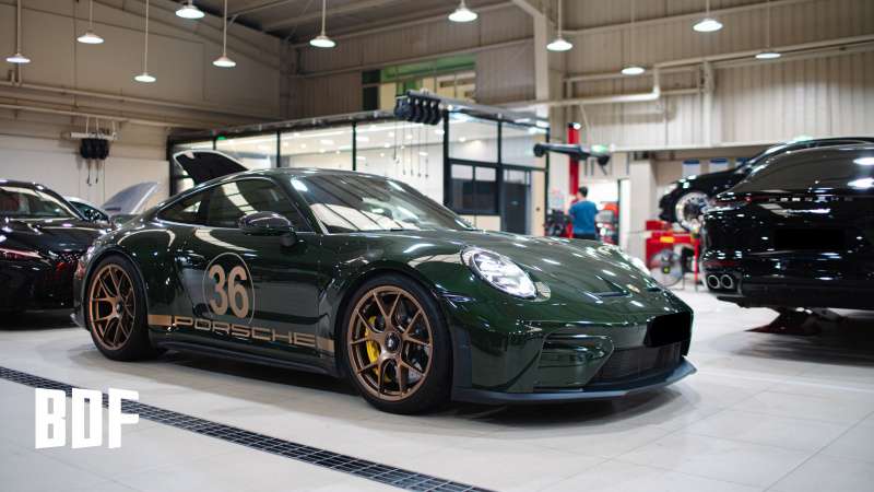 绿色 保时捷 992GT3T 升级IPE轮毂